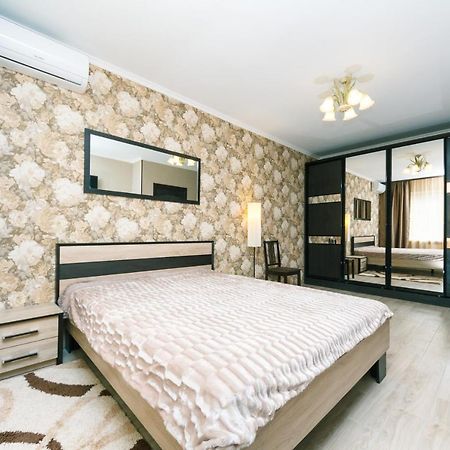 Poznyaky Apartments Patriotika キエフ エクステリア 写真