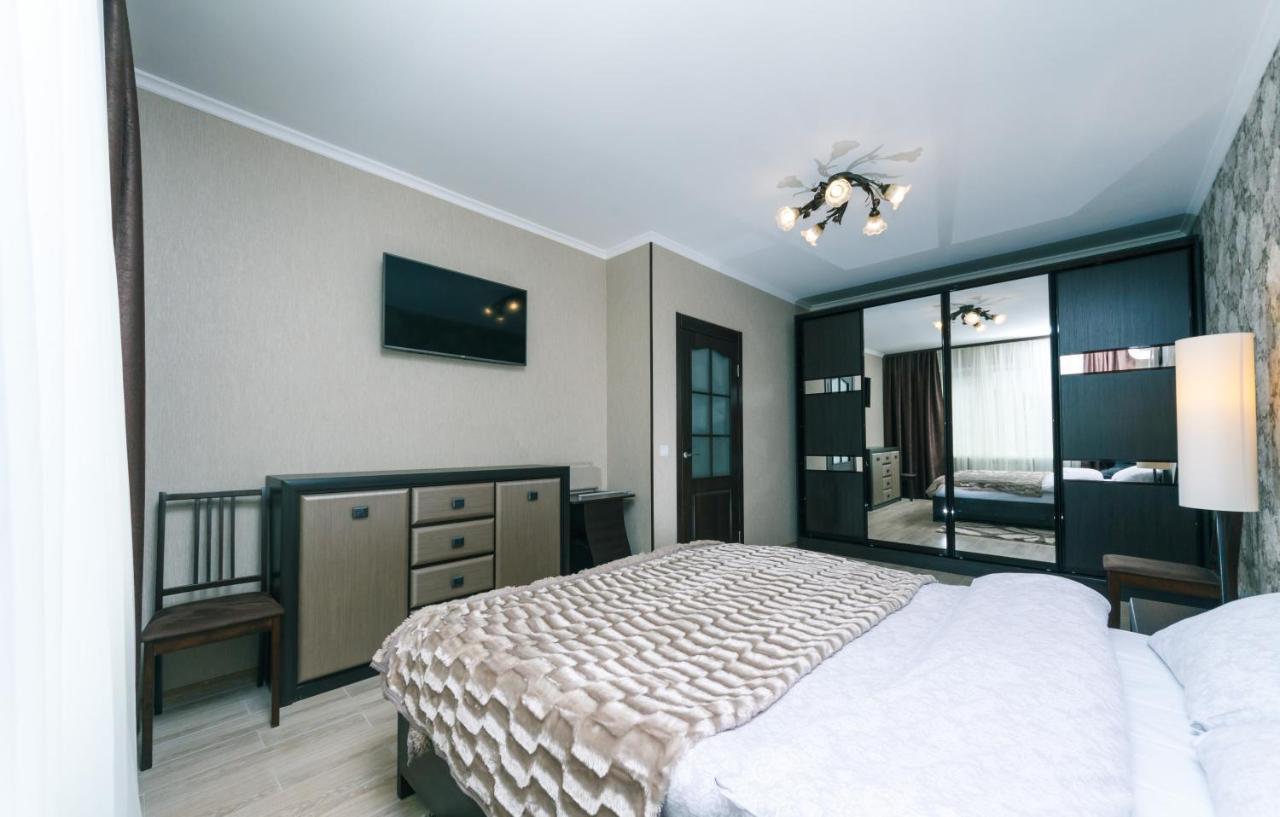 Poznyaky Apartments Patriotika キエフ エクステリア 写真