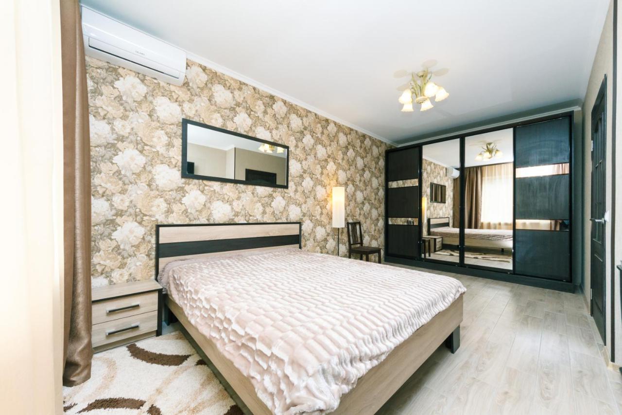 Poznyaky Apartments Patriotika キエフ エクステリア 写真